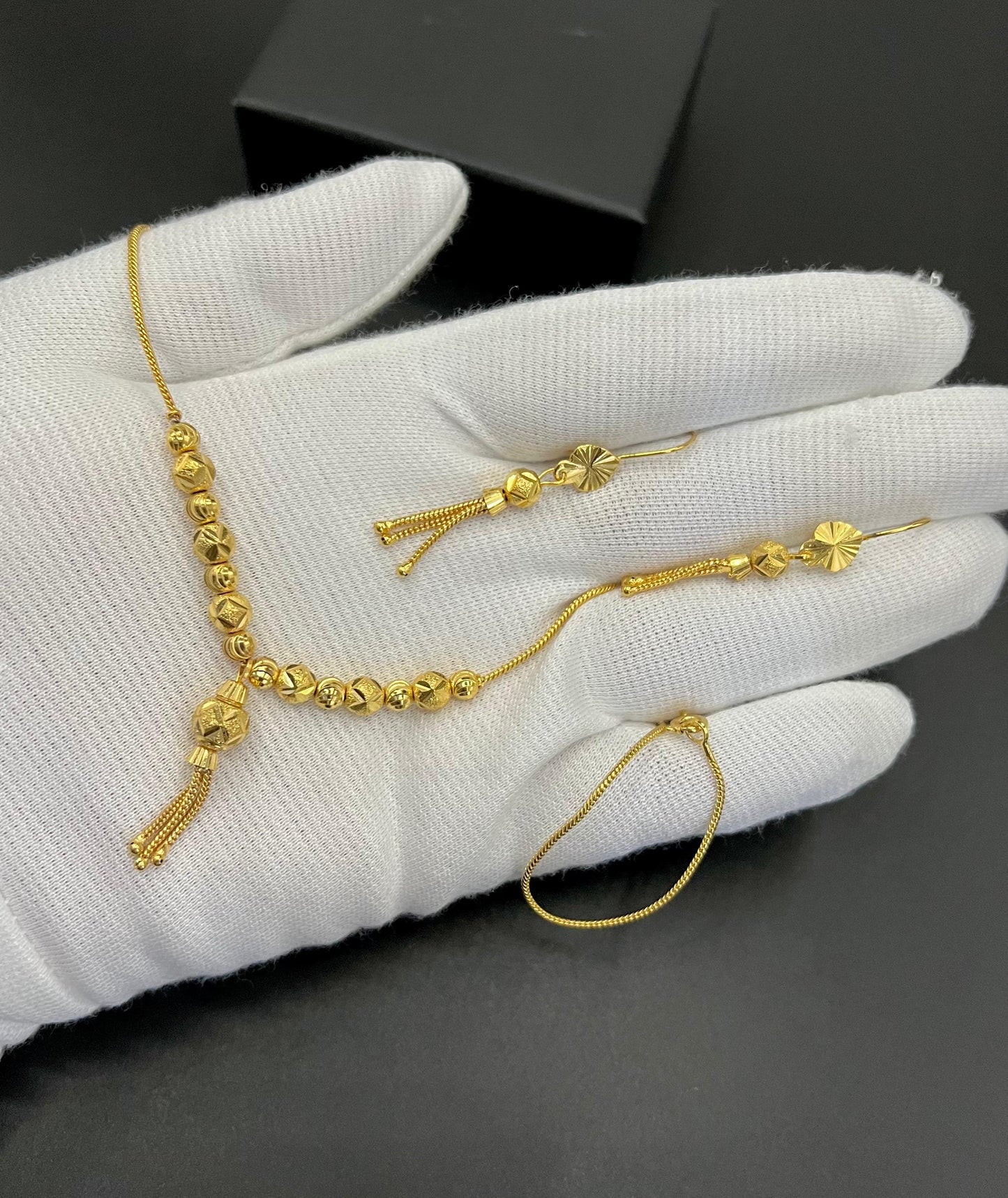 Classic Gold-Plated Pendant Necklace Set with Zircon Shine