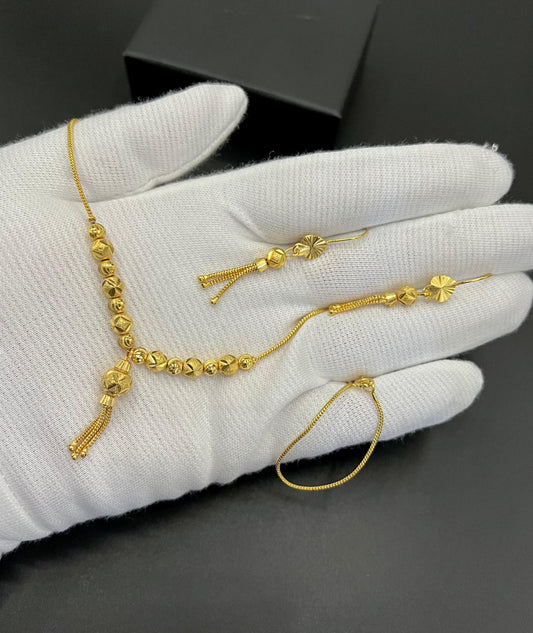 Classic Gold-Plated Pendant Necklace Set with Zircon Shine