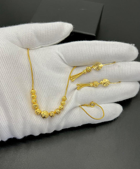 Classic Fine Quality Gold-Plated Pendant & Earrings Combo
